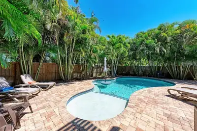 Image de 3 chambres, 2 salles de bain, piscine privée SPÉCIAL ÉTÉ 249 $ + La Nuit