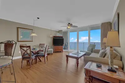 Image de Incroyable golfe avant 1bd 1 ba unité au 17ème étage de Emerald Beach Resort!