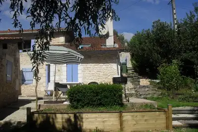 Image de Gite « les volets bleus »  Petite maison de campagne en Charente Maritime