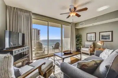Image de Suite exécutive avec vue fantastique! 18ème Flr, Toutes Les Tuiles, Lits en mousse à mémoire! Parking reservé!