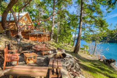 Image de New Listing! Beach & Access Dock! Vue Imprenable! (Neil Bay Waterfront Retreat)
