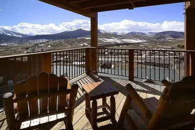 Image de Unité d'extrémité rénovée avec vue imprenable, cheminée, grand balcon