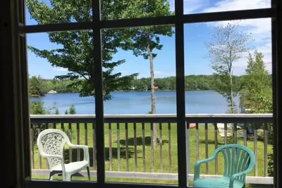 chalet au bord du lac Parfait pour tous les âges à être ensemble, mais ont beaucoup d'espace et de plaisir!
