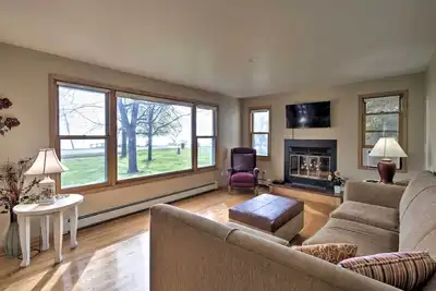 Image de Charmante maison Neenah avec porche sur le lac Winnebago!