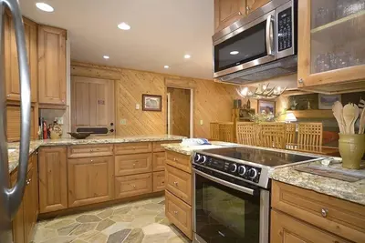 Image de Grand condo en pente avec remodelage, vue sur la grande montagne, cheminée