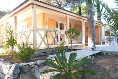 Image de Golfe de St-Tropez - Chalet dans domaine privé