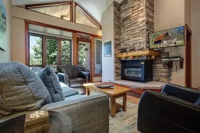 Image de Cozy Condo 3ème étage avec beaucoup d'espace, Summer Specials! Tr1305
