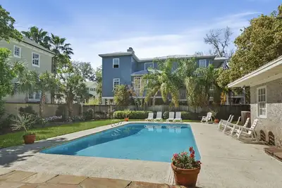 Image de Beach Cottage dans le village avec piscine privée