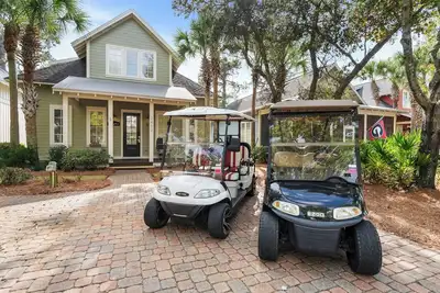 Image de \"serenity Now\" Bungalo Home Haut de Gamme. 12 Personnes. 2 Chariots De Golf. Accès à la Plage