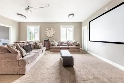 Image de Grande nouvelle maison avec des lits pour tout le monde