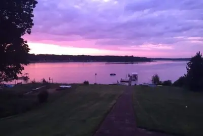 Image de Chalet confortable sur Big Star Lake avec vue sur le coucher du soleil et plaisir en famille!