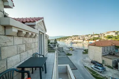 Image de Appartement de deux chambres avec la terrasse et la vue sur le mer Povlja, Brac (A-12352-a)