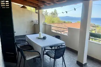 Image de Appartement de deux chambres avec la terrasse et la vue sur le mer Ivan Dolac, Hvar (A-8753-c)