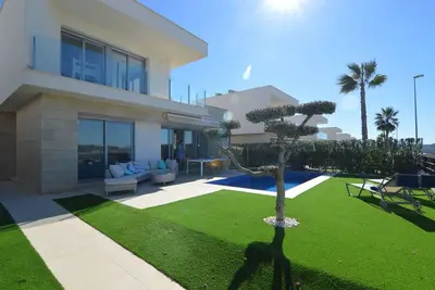 Image de Villa avec piscine privיe א Orihuela