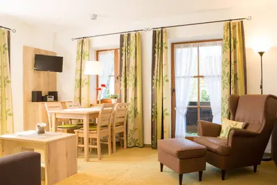Image de Ferienwohnung \"Hochstaufen\" für 1-4 Personen, 1 Schlaf- und 1 Wohn-/Schlafraum, 48 m²