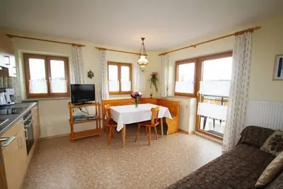 Image de Ferienwohnung Staufen, 50 qm, 2 Schlafzimmer, 4 Personen, Nichtraucher, Balkon mit Bergblick, Obergeschoß
