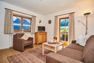 Image de Ferienwohnung Watzmann, für 2 bis 4 Personen, 55 qm, mit Dusche/Wc, Balkon, Wohn-/ Schlafraum getrennt