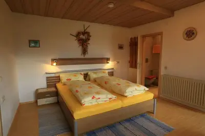 Image de Zwei-Raum-Ferienwohnung \"Kaiserblick\" 46qm, Dusche/Wc, Extra-Schlafraum, Küche