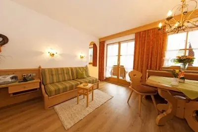 Image de (2) Zwei-Raum-Ferienwohnung 42qm, 2-4 Personen, Dusche/Wc, Wohn-Schlafraum + Extra Schlafzimmer, Küche, großer Balkon