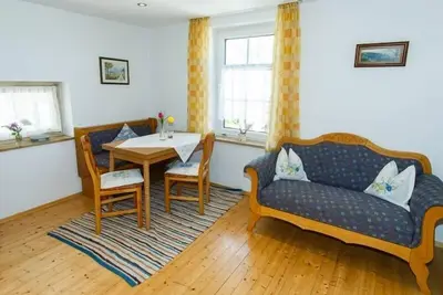 Image de Ferienwohnung-12- (55qm) \"Hochfelln\" Balkon, Küche extra, 1 Schlaf- und 1 Wohn-/Schlafzimmer, max 3 Pers, Wlan