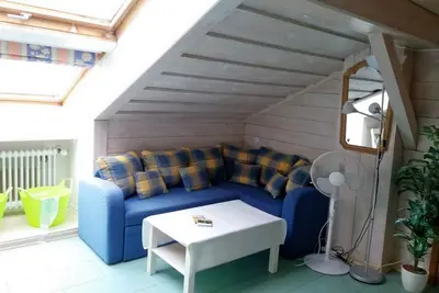 Image de Ferienwohnung -32- in der Mansarde ohne Balkon (ca. 46 qm), Kochnische, 1 Schlaf- und 1 Wohn-\/Schlafzimmer, Wlan