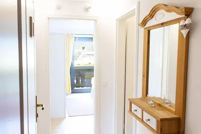 Image de (5) Zwei-oder Drei-Raum-Ferienwohnung, 40 oder 55m², Bad, Küchenzeile Süd-West Eckbalkon, 1. Stock