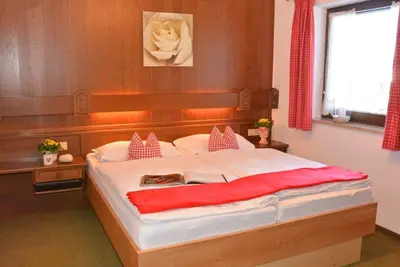 Image de Ferienwohnung Nr. 4, 1 bis 2 Personen, 55 qm, 1 Schlafzimmer, Wohnraum mit Schlafcouch, separate Einbauküche, Balkon