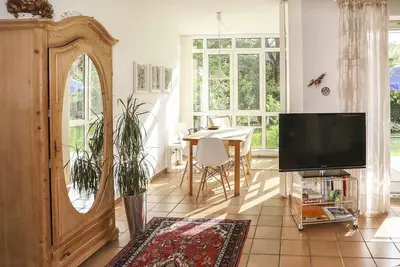 Image de Sonnige Ferienwohnung für 2 Personen, große Terrasse und Garten mit Bergblick