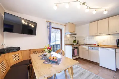 Image de Ferienwohnung Watzmann, 1-4 Personen, 44 qm, Dusche und Bad/Wc, Südost-Balkon, Tv, 1 Schlafzimmer + 1  Kinderschlafzimmer