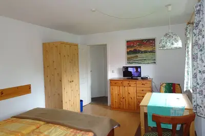 Image de Appartement 1 - 22 qm -  Wohn-/Schlafraum, Küche, Dusche, Wc, eigener Balkon