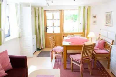Image de (1) Zwei-Raum-Ferienwohnung, 38m², Bad, Kochnische und Terrasse, Erdgeschoß