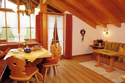Image de (4) Drei-Raum-Ferienwohnung 65qm, 2-6 Personen, Dusche/Wc, Wohn-Schlafraum + 2 Extra Schlafzimmer, KĂĽche, groĂźer Balkon
