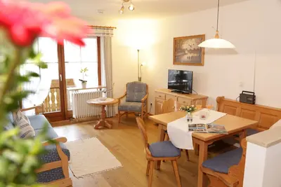 Image de Typ B - Zweizimmer-Ferienwohnung 1. Og (40 Qm) mit Schlafzimmer, Wohnzimmer, Küchenzeile, Dusche/Wc, Balkon