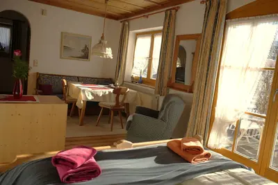 Image de (01)Ein-Raum-Ferienwohnung, 27qm, 2-3 Personen, 1 Wohn-Schlafraum, separate Küche, Terrasse