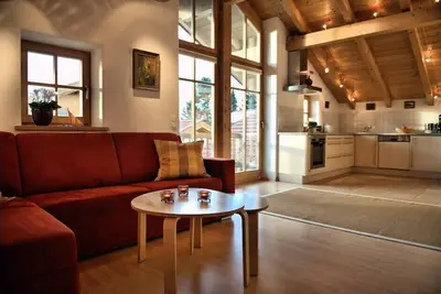 Image de Ferienwohnung im Dachgeschoss mit Sichtdachstuhl, 48 qm, für 2 - 4 Pers. , Vollholzmöbel, überdachter Südbalkon mit Bergbl