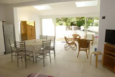 Image de Maison refaite à neuf proche plage, 3 pièces, 6 couchages, jardin privé, parking inclus
