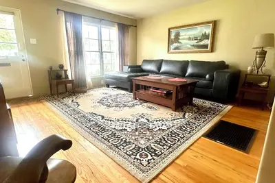 Image de Midtown confortable, un lieu de chambre.