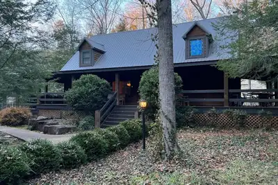 Image de Luxe dans la nature, Log Cabin dans un lieu unique.