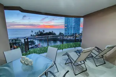 Image de Condo sur la plage avec télévision par câble<br> Accès aux piscines, gymnase, court de tennis