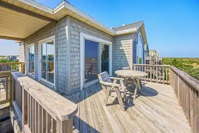 Image de Laissez vos soucis s'estomper! Oceanfront, Salvo- Hot Tub, équipement de plage, Dog-Friendly