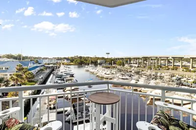 Image de ** Vue Sur Les Voies Navigables Et La Marina ** Très bien situé et meilleures semaines encore disponibles!