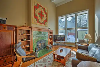 Image de Frisco Home w / Deck & Mountain Views-Walk Downtown!