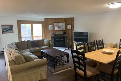 Image de Maison spacieuse à Mount Snow - Belles vues, piscine intérieure, et navette