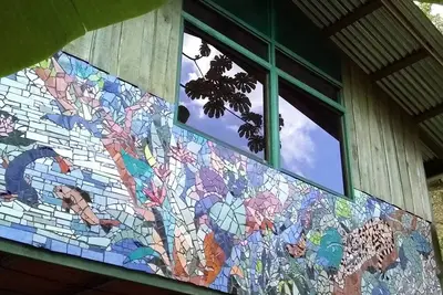 Image de Nouvelle liste! Cabine couverte de mosaĂŻque dans les montagnes du sud du Costa Rica