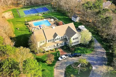 Image de Incroyable 4 Home Pool Estate Accueil, Court de tennis éclairé, de nombreux équipements!