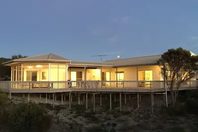 Image de Luxe 4 chambres 4 salles de bains immense terrasse avec vue imprenable sur la plage WiFi gratuit