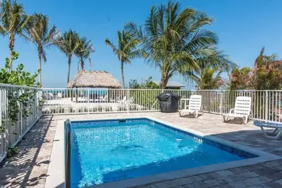 Image de Vue directe sur l'océan. 4 \/ lit 3 \/ salle de bain 10 personnes. Piscine personnelle H \/ C, Free Dock!