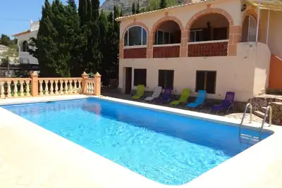 Image de Grande maison de vacances avec piscine privée, 6 personnes, WiFi gratuit, vue mer, calme