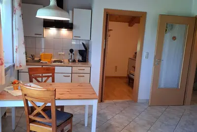 Image de FeWo bis 3 Erwachsene, 35 qm, 1. Stock, Balkon, Wohn/Schlafraum mit Doppelbett, 1 Schlafzimmer für 1 Person, Sat-Tv