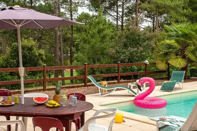 Image de Villa avec piscine chauffée et Wifi surplombant le golf - 2351
